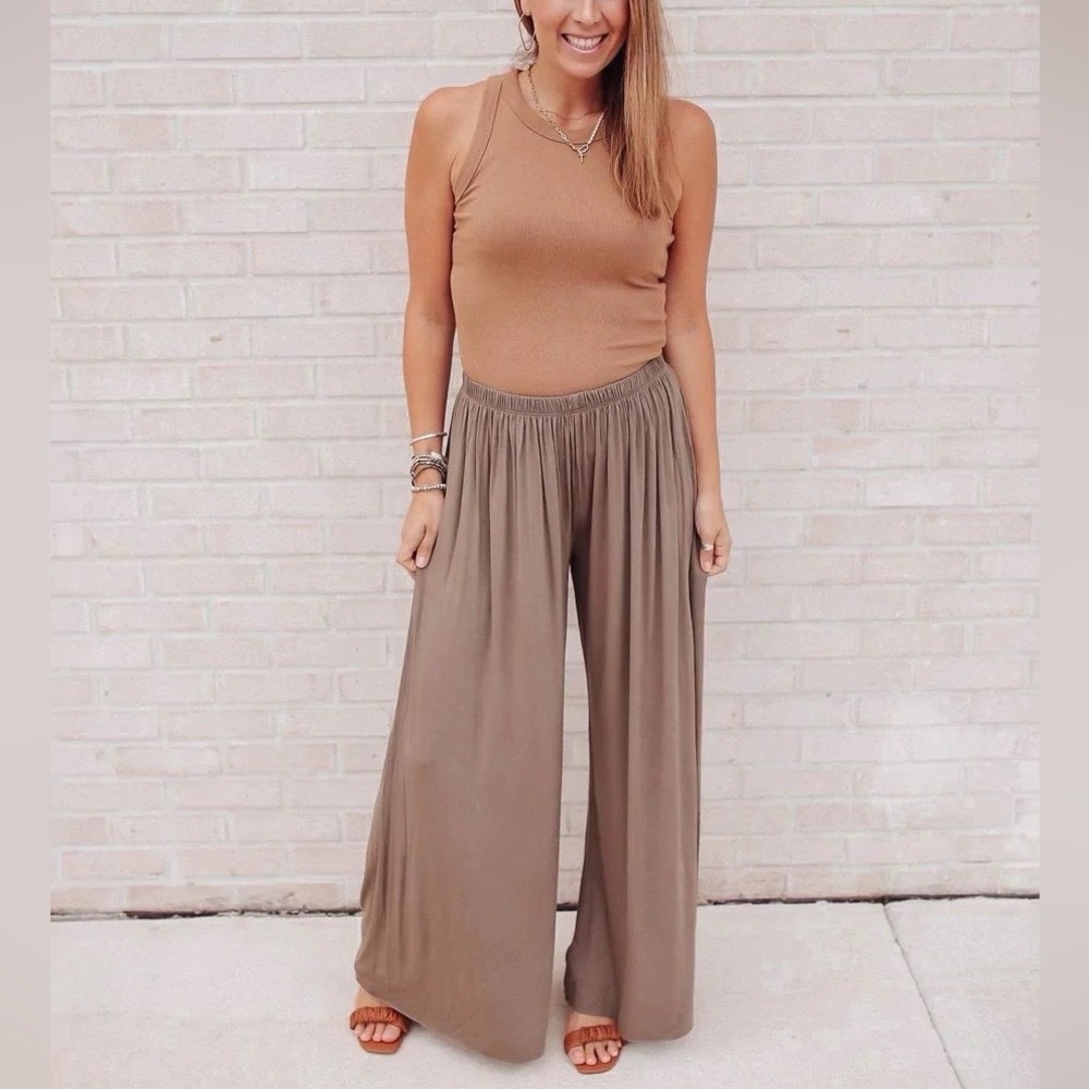 NWOT Abela Story Co Stretchy Palazzo Pants M